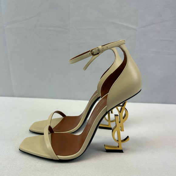 Saint Laurent
Saint Laurent Opyum Logo Plaque Heeled Sandals - Picture 4 of 8
